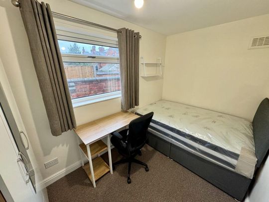 4 bedroom terraced house to rent - Photo 1