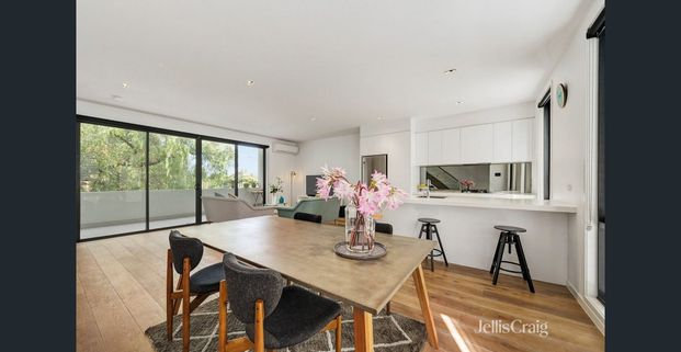 Modern Luxury - Photo 1