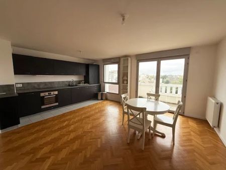 Location Appartement 5 pièces 85 m2 à Combs-la-Ville - Photo 3