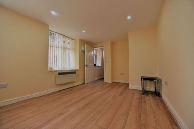 1 bedroom Flat in Flat 5, Leeds - Photo 4