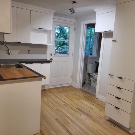 4 1/2 rénové, Triplex, Vieux-Nord, Internet - Thermopompe - SEPTEMBRE GRATUIT - Photo 3