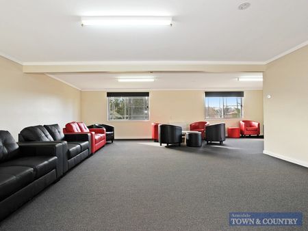 PERFECT STUDENT OR VISITING TRADESPERSON ACCOMMODATION - Photo 2