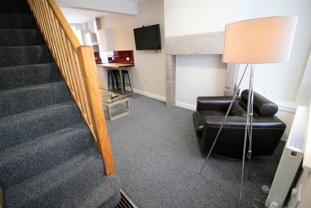 2 bedroom private hall to rent - Photo 1