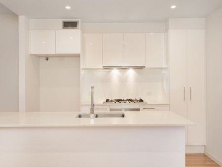 SPACIOUS MODERN TOWNHOUSE - Photo 4