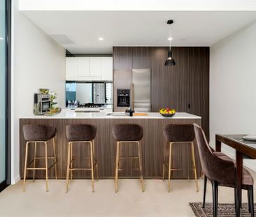 Luxury Urban Retreat with Stunning Rooftop & Prime Brisbane Location! - Photo 6