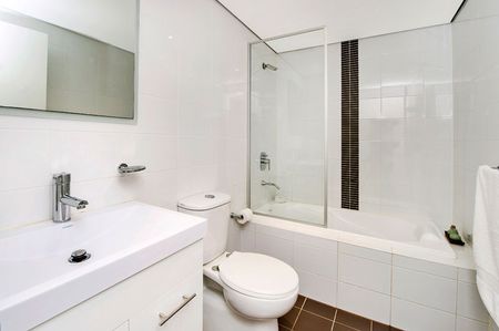 One Bedroom Apartment with Parking - Photo 3