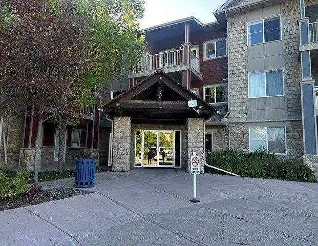 Top Floor Bayside Condo in Airdrie — 2 Bedrooms Condo Unit - Photo 1