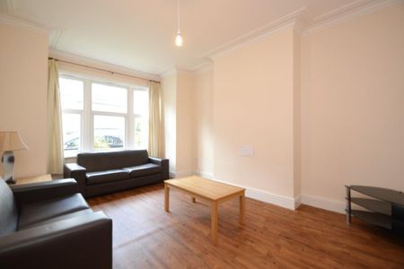 1 bedroom in a house share to rent - Photo 2