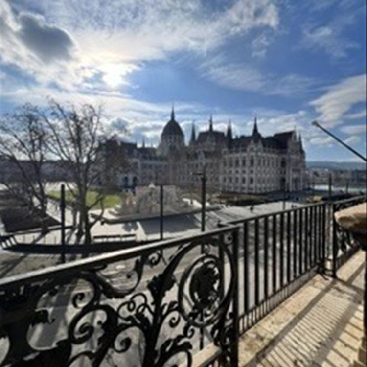 Kiadó újszerű állapotú lakás - Budapest V. kerület - Photo 1