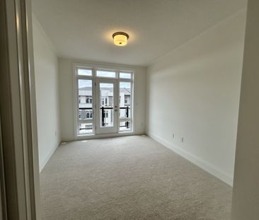 For Lease - 3303 Taha Gardens, Oakville, Ontario - Photo 2