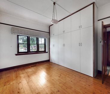 LARGE FAMILY HOME IN PRIME LOCATION - Photo 3