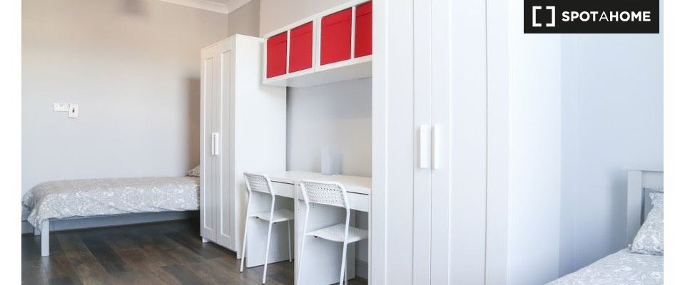 Room in a shared 8-bedroom apartment, Inns Quay, Dublin - Photo 1