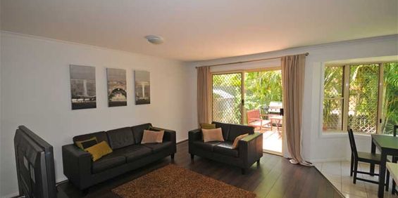 This comfortable 2-bedroom townhouse is in a perfect location - Photo 3