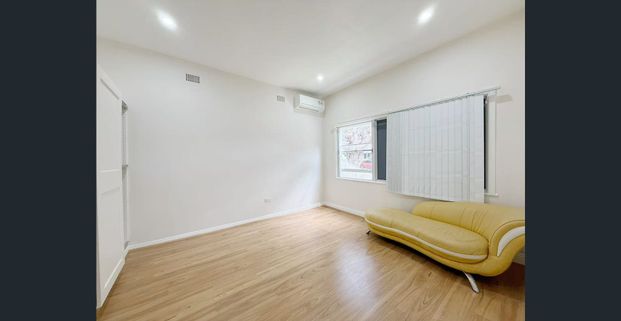 Expansive 4-Bedroom Family Home with Detached Studio - Photo 1