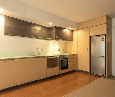 Modern 2-Bedroom Apartment in the Heart of Te Aro, Wellington - Photo 5