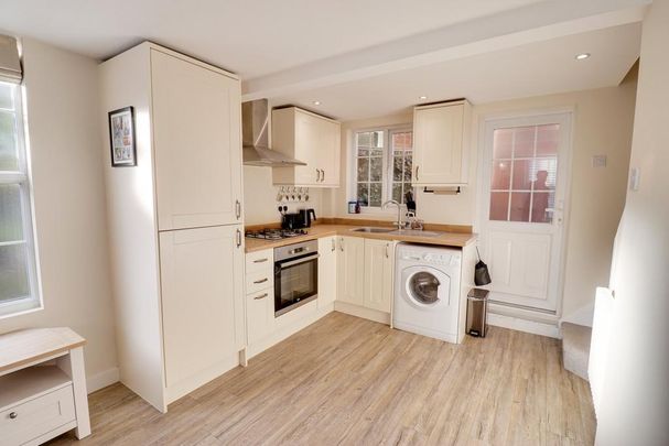 1 bedroom character property to rent - Photo 1