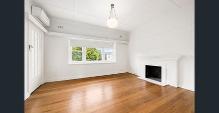 STUNNING TOP FLOOR IN A TOP CLASS LOCALE - Photo 4