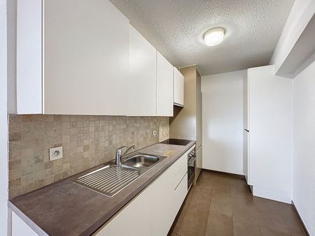 Aangenaam twee slaapkamer appartement gelegen op het Heldenplein - Photo 2