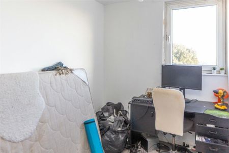 3 bedroom flat to rent - Photo 2
