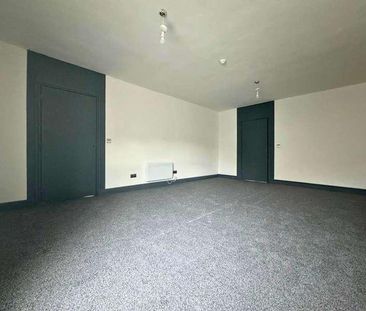 Flat, Carters Green, West Bromwich, B70 - Photo 6