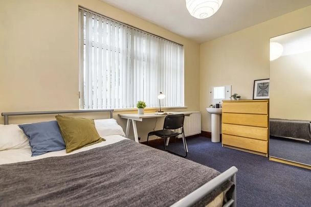 1 bedroom in a house share to rent - Photo 1