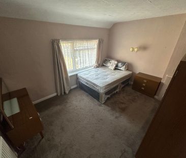 Room in a Shared House, Fox Green Crescent, B27 - Photo 3