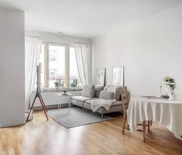 Fyrspannsgatan, Hässelby - Photo 1