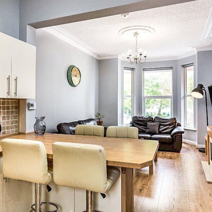 4 bedroom flat to rent - Photo 1