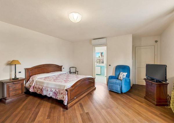 Villa in Affitto a Forte dei Marmi – Zona: Roma Imperiale