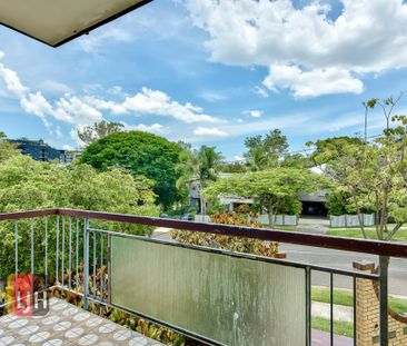 FRESHLY UPDATED & AIR CONDITIONED TWO BEDROOM UNIT ! - Photo 1