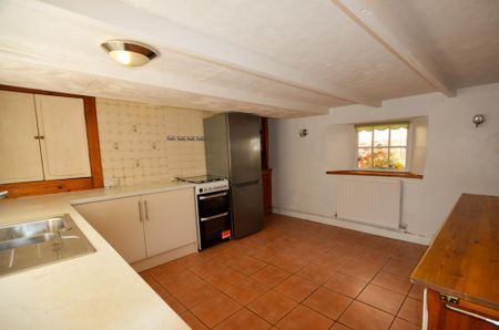 3 bedroom end of terrace house to rent - Photo 2