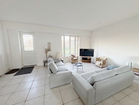 Location Maison 8 pièces 205m² ORGEVAL 78630 - Photo 2