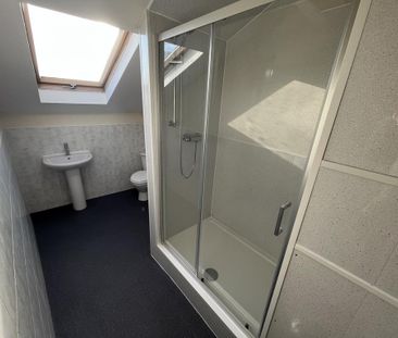 1 bedroom in a house share to rent - Photo 6