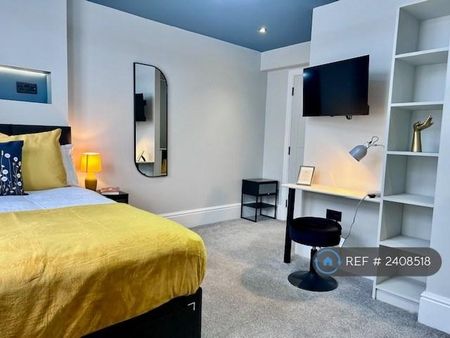 1 bedroom in a house share to rent - Photo 2