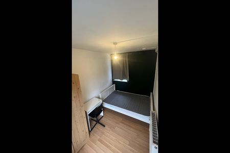 Room in a Shared Flat, Newton House, SW8 - Photo 5