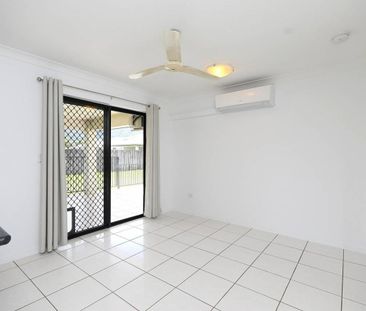 Air Conditioned - Fully Tiled - Two Living Areas - New Curtains - 1... - Photo 4