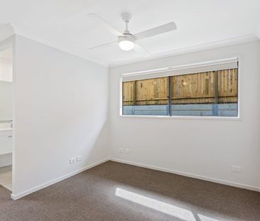 CONVENIENCE AND LIFESTYLE IN ELLEN GROVE - Photo 4