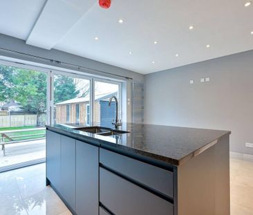 4 bedroom semi-detached house to rent - Photo 6