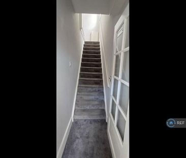 2 bedroom maisonette to rent - Photo 4
