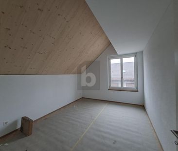 GENEROUS, STYLISH WITH GALLERY AND VIEW - Foto 5