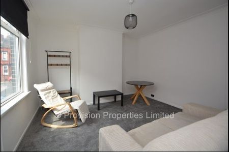 2 Bedroom Student Properties Leeds - Photo 2