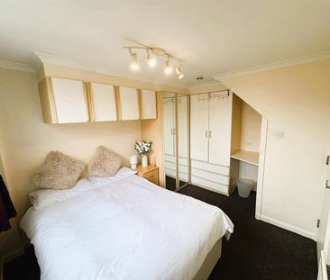 Hatfield Crescent, Hemel Hempstead, HP2 6DA, Hertfordshire - Photo 2