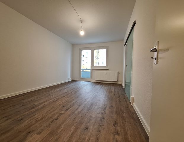 Sanierte 2-Raum Wohnung im Hochparterre! - Foto 1