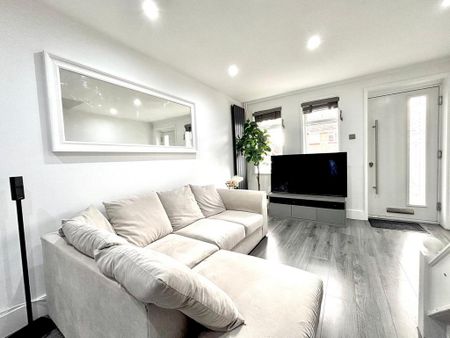 3 bedroom terraced house to rent - Photo 2