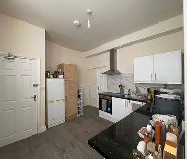 1 Bed Flat, Goodmayes Lane, IG3 - Photo 3