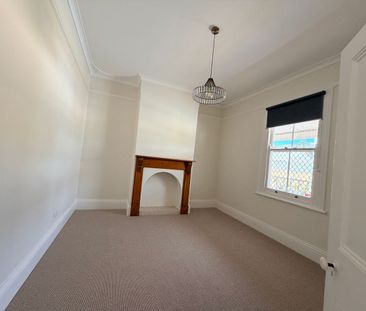 Freshly Renovated 2x1, Low-Maintenance Living Close to City - Photo 4