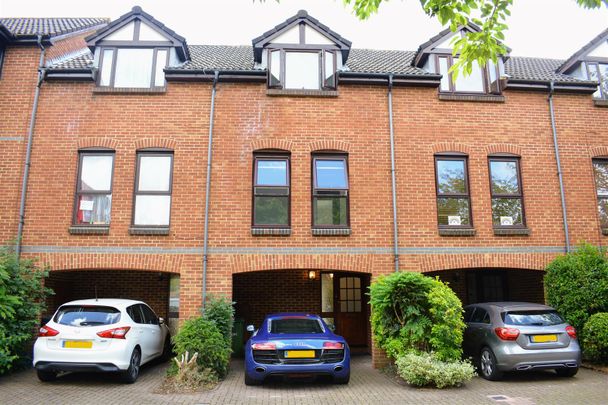 Farriers Close, Epsom, London, KT17 1LS - Photo 1