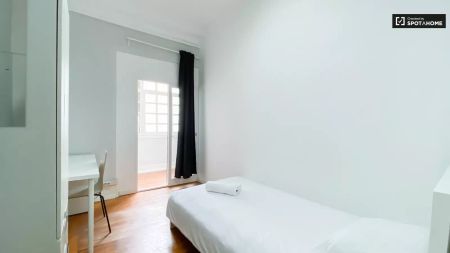 Rooms for rent in 10-bedroom apartment in Avenidas Novas - Photo 4
