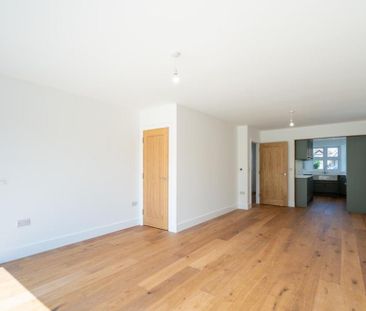4 bedroom detached house to rent - Photo 2