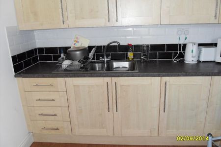 5 bedroom terraced house to rent - Photo 2